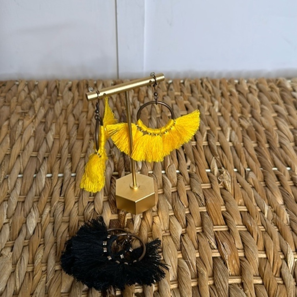 Black and gold‎ hoops earrings
